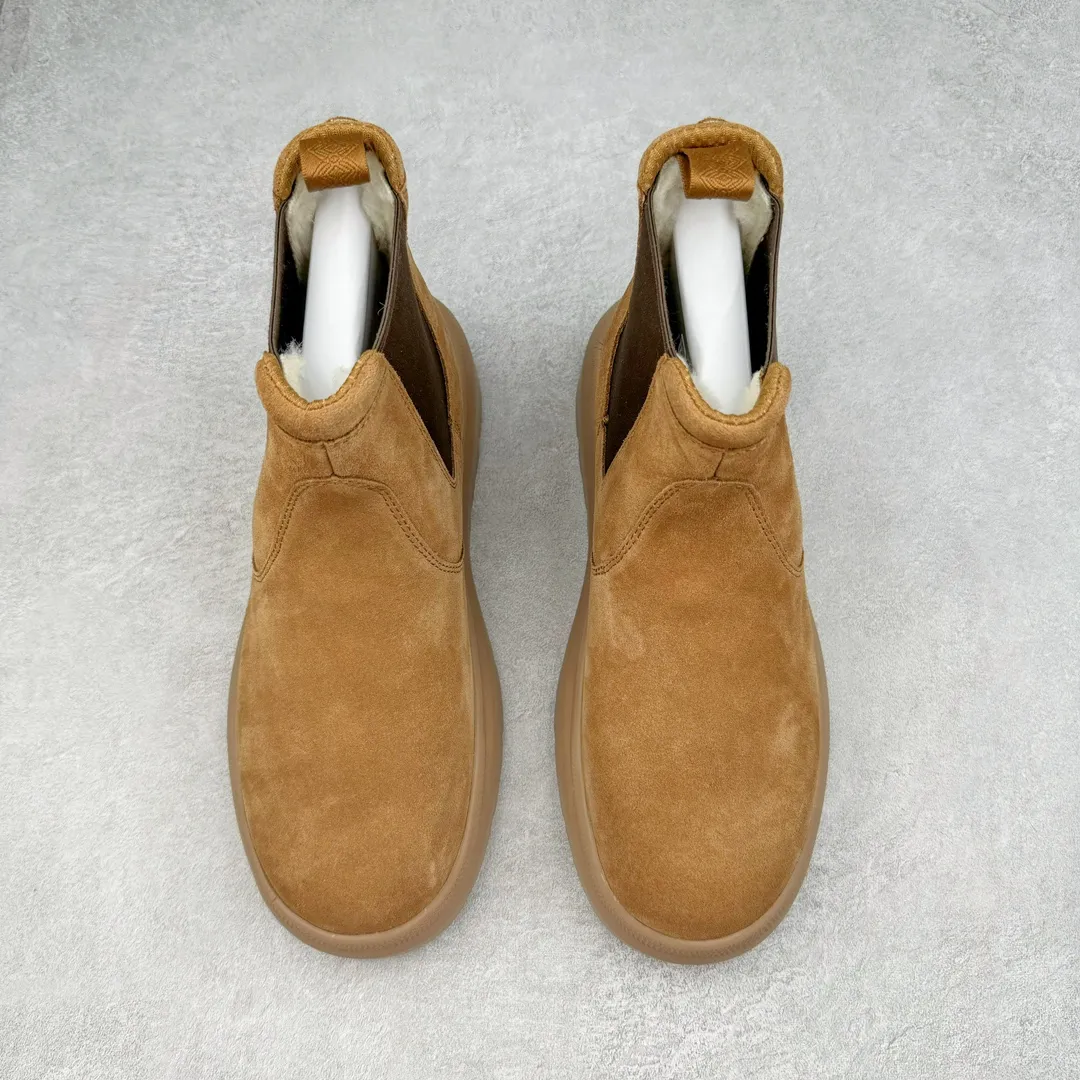 Pick up locally 💰640 UGG 2050 Chelsea men's autumn and winter sheepskin and fur integrated snow boots. All shoes are made from the same factory as ZP. Longfeng A-grade Australian imported sheepskin and fur integrated men's boots. Brand OEM production line. Fully follow the ZP process. Original pattern maker of the OEM. Adhering to the principle of no original shoes and no development selection. Pay attention to every detail. The most authentic version on the market. TREADLITE "Light Wing" technology outsole. Lightweight/durable/flexible/pile size: 40 41 42 43 44 45 Coding: by3936050